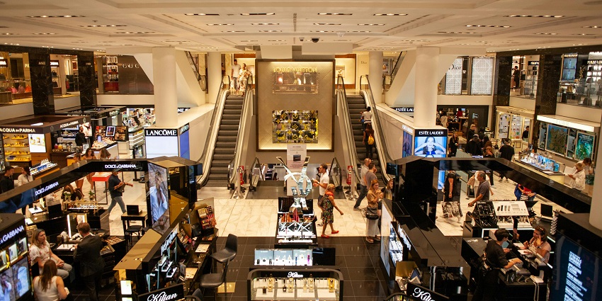 A premium interior similar to Al Hamra Luxury Centre, known among the best shopping places in Kuwait.