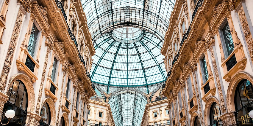 A modern mall image resembling Al Hassan Mall, one of the best shopping places in Madinah.