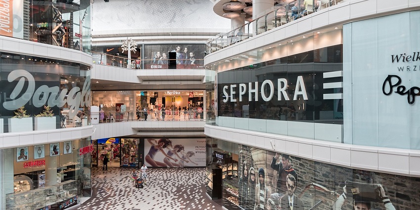 An interior shot resembling Al Qasr Mall Madinah, one of the best shopping places in Madinah.