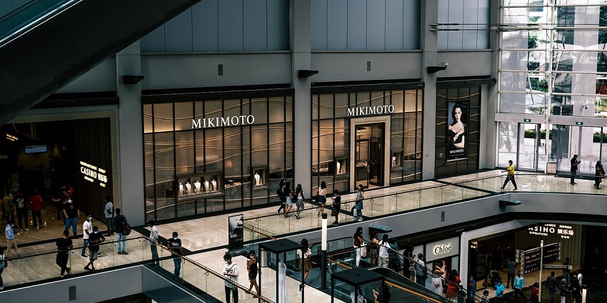 An image of a shopping mall like Aliat Mall, among the famous malls in Madinah.