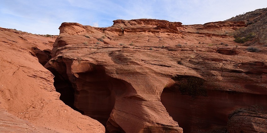an image of Antelope Canyon, a breathtaking slot canyon of the renowned caves in the USA