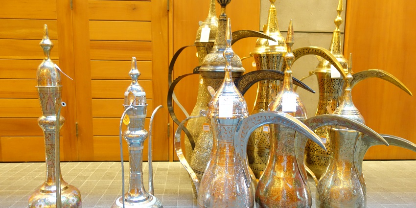 Image of Arabian Dallah set with golden details, one of the cheap things to buy in Saudi Arabia.