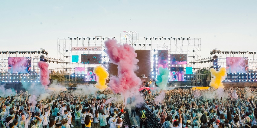 Thousands of music fans gathered for Atlas Weekend in Kyiv, one of the biggest modern festivals in Ukraine.