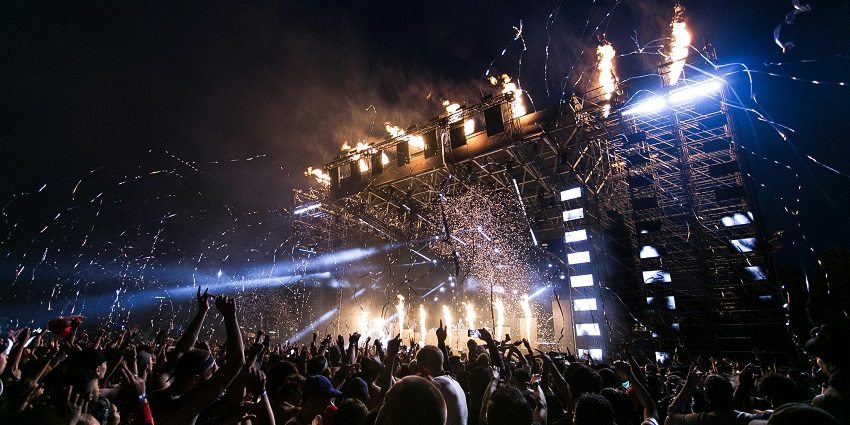 Image of people enjoying a music festival, similar to the Open Jazz Festival in Bale.