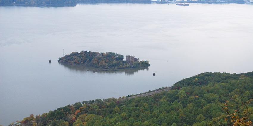An image of Bannerman Castle, with its tour being one of the best things to do in Beacon.