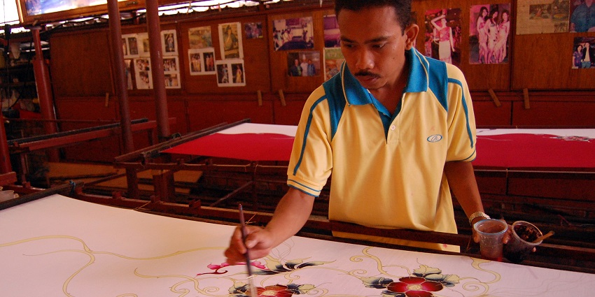 An image showing colourful Malaysian batik fabric, a famous thing to buy in Malaysia.