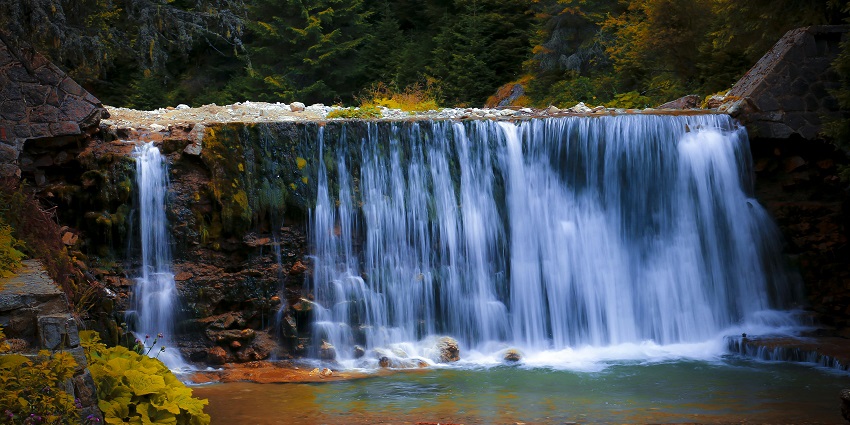 The best time to visit the waterfalls in Namibia is during dry from May to October.