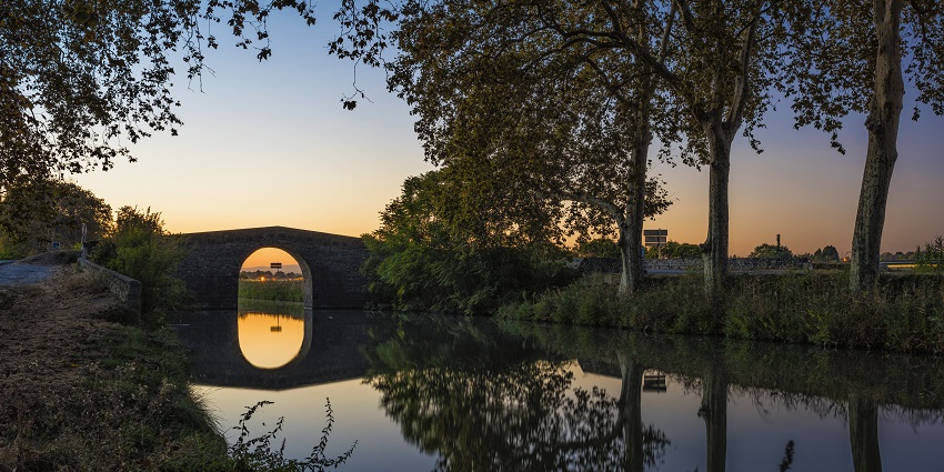 Enjoy biking by the banks of Canal du Midi, among other things to do in Toulouse