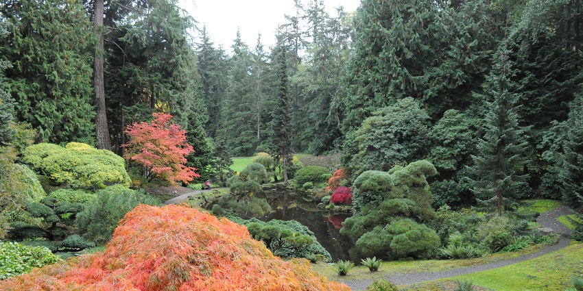 A estate with forest trails and reflection areas, among the best places to visit near Seattle.