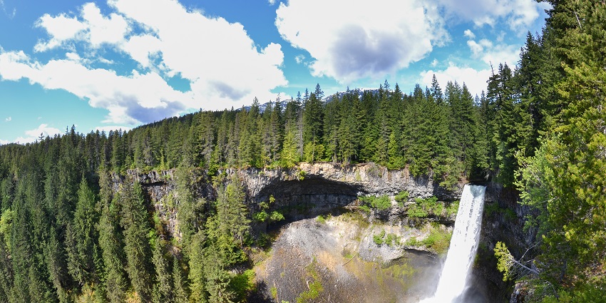 A picture displaying Brandywine Falls’s beauty amidst its gorgeous green surroundings