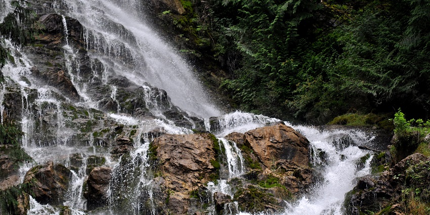A picture of the water elegantly cascading at the Bridal Veil Falls forming lacy sheets.