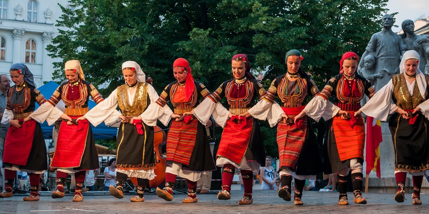 Performers in Budapest bring folk music and dance to the castle courtyard, adding rhythmic storytelling to the experience.