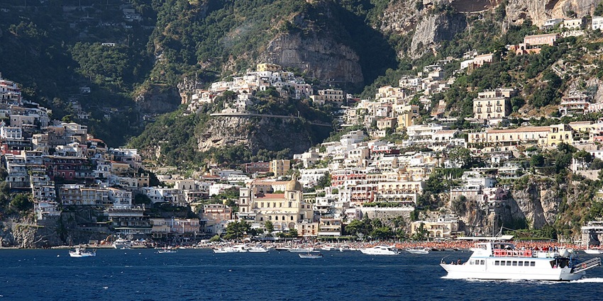 Shop for hand-painted ceramics and artisanal crafts as a memorable keepsake from your Amalfi Coast trip.