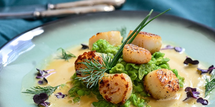 An image resembling Buzara, shellfish-like mussels, is among the most famous food in Croatia.