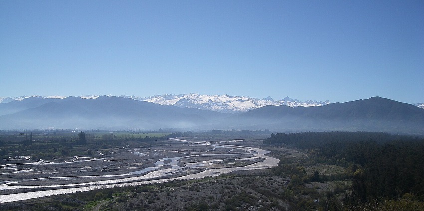 Vineyards under the Andes in Cachapoal Valley are the best place to visit in this valley in Chile.