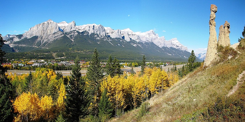 A charming alpine town with dramatic mountain scenery, trails, and a thriving arts scene, among the best places to visit near Calgary.