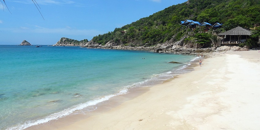 Photograph the peaceful bay from Aow Leuk Viewpoint, a serene spot offering panoramic ocean vistas.