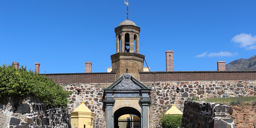 A Cape Town fortress with ghostly legends and colonial history dating back centuries, among the famous haunted places in South Africa.