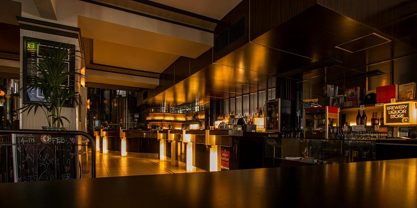 Vibrant ambience of the Etsi Bravo, a bar in Pullman, WA.