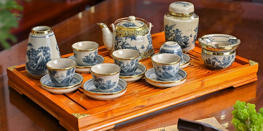 A traditional Chinese tea set beautifully arranged in a Hong Kong market – one of the top items bought in Hong Kong.
