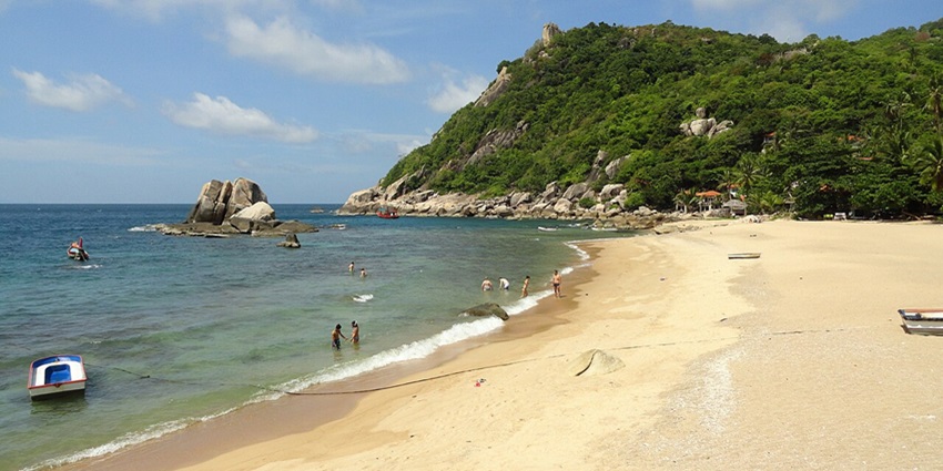 Feel the adrenaline rush as you leap from the rocky cliffs into the turquoise waters, among the best things to do in Koh Tao.