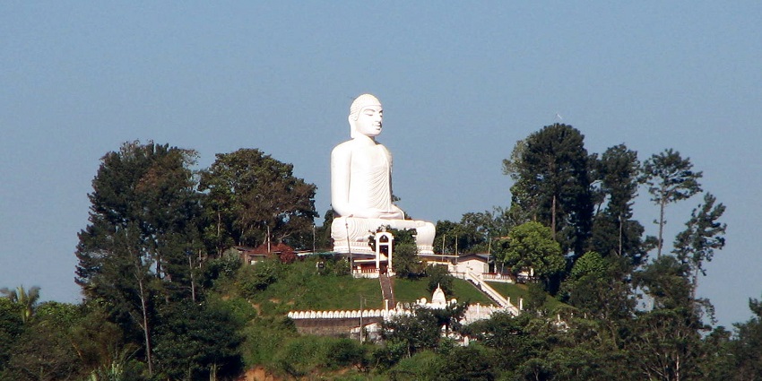 Climb the thrilling hill of Bahirawakanda, offering an adventurous trek