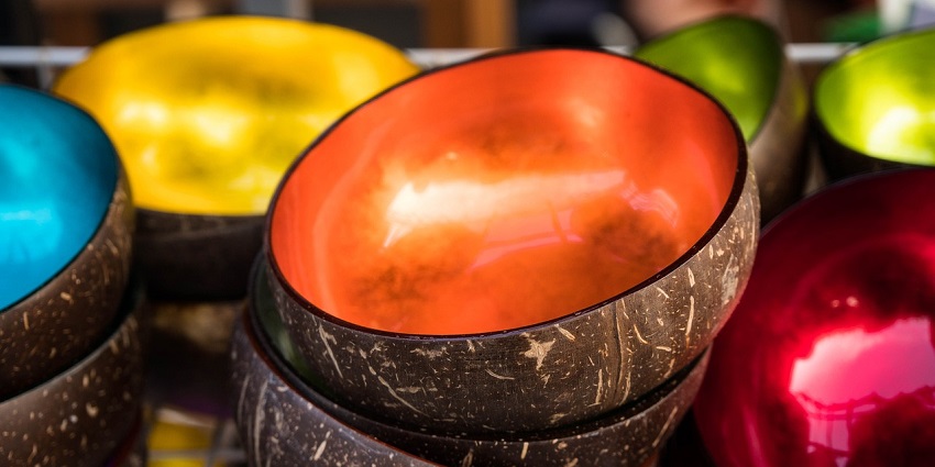 An image showing coconut shell crafts, a great thing to buy in Sri Lanka.