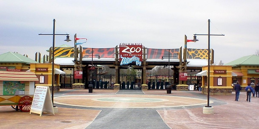 An image of the main entrance gate at Columbus Zoo, a popular zoo in United States.