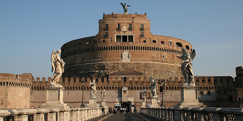 Crossing Ponte Sant’Angelo to Castel Sant’Angelo is a must-do activity in Rome this July.