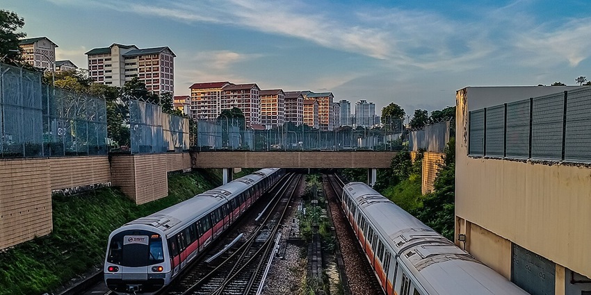 Scenic Park Connector leading to the lush greenery of Bishan-Ang Mo Kio Park.