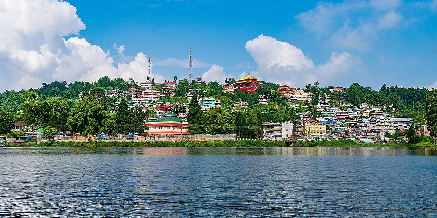 Deosi Dara is a must-visit offbeat places near Mirik with serene landscapes.