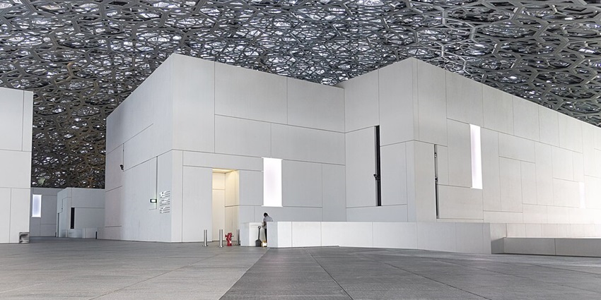 An image of the Louvre, a place to visit, which is among the best things to do in Abu Dhabi.