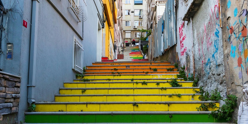 Colorful art in Granada’s Realejo neighborhood transforms old walls into vibrant stories of identity and culture.