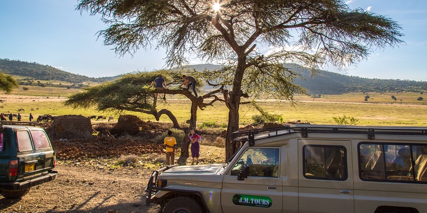 Take a rugged jeep tour through Bora Bora’s jungle trails to discover bunkers and cannons.