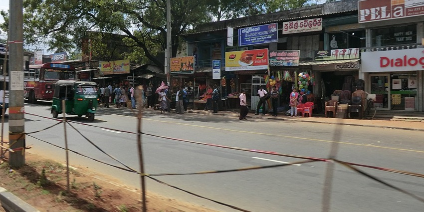 Explore this lively market full of produce, spices, and the pulse of Sri Lankan life.