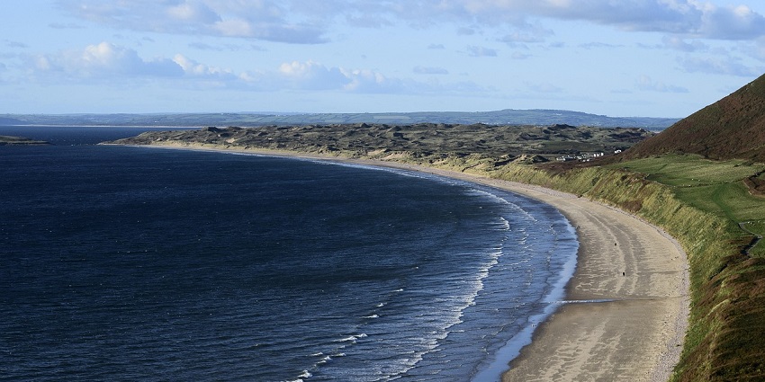 Image of a coastal road, similar to the Ma-10 coastal road in Banyalbufar.