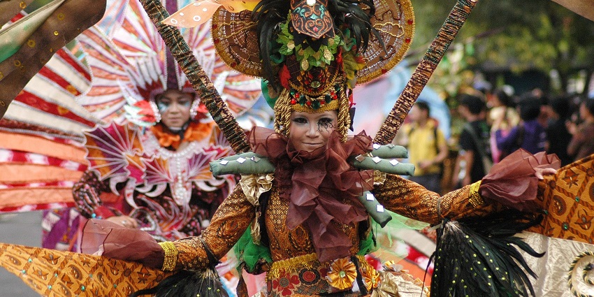People celebrate Ecuadorian Mardi Gras festival in Carnival with water fights, foam, costumes, parades, dancing, music, and traditional festive food.