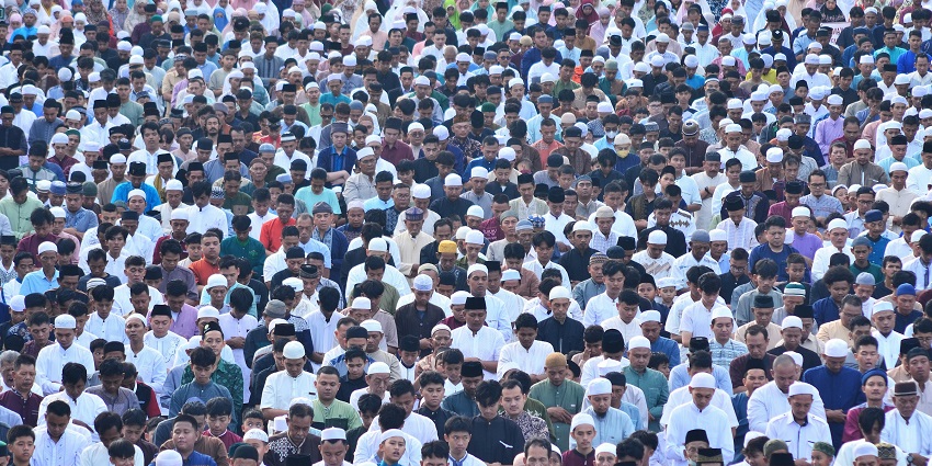 Celebrating Eid al-Adha, a major festival in Egypt, with traditional customs.