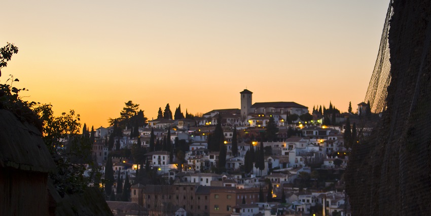 Mirador de San Nicolás offers Alhambra views at sunset is one of the top things to do in Granada’s Albaicín district.