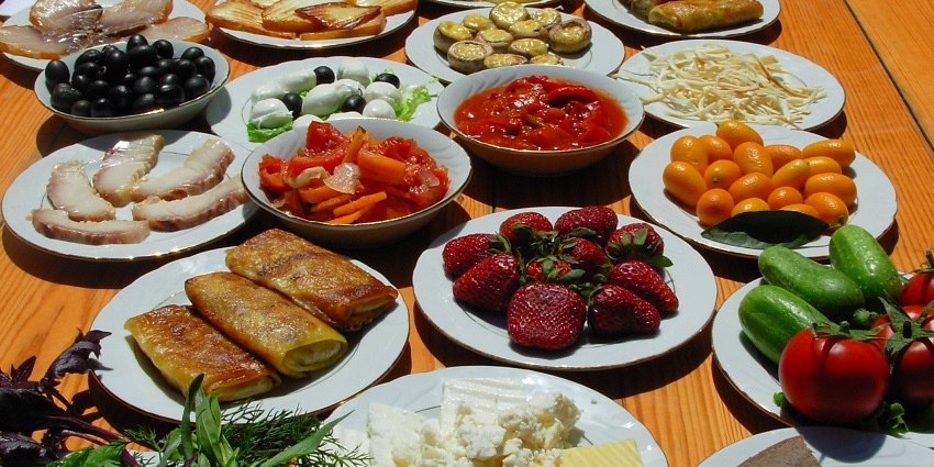 Image showcasing the rich cuisine of Baku, dining here is a top thing to do in Baku in January.