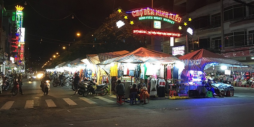 Exploring the Can Tho Night Market is one of the most lively things to do in Can Tho Vietnam.