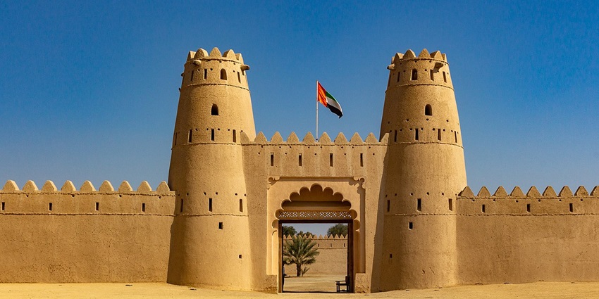 An image of the entrance of Al Jahili Fort, a popular place to visit in Al Ain at night.