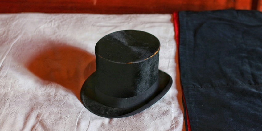 Things to do in Torremolinos include watching mind-blowing illusions and hilarious comedy.