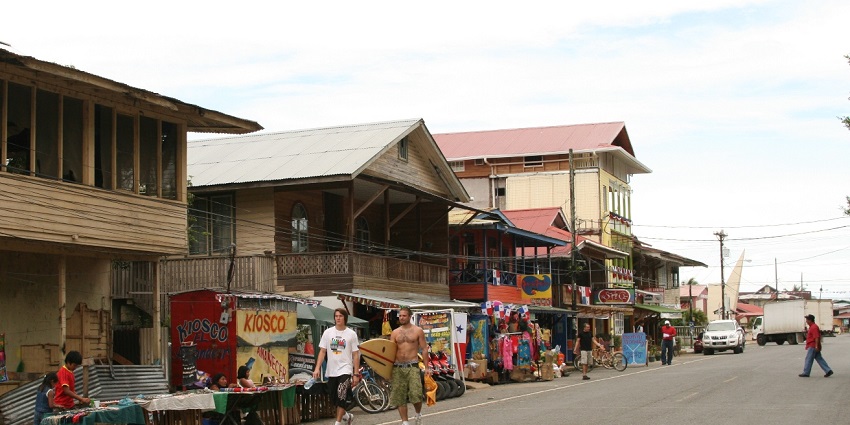 Bocas Town buzzes with colors as things to do in bocas del toro showcase local life