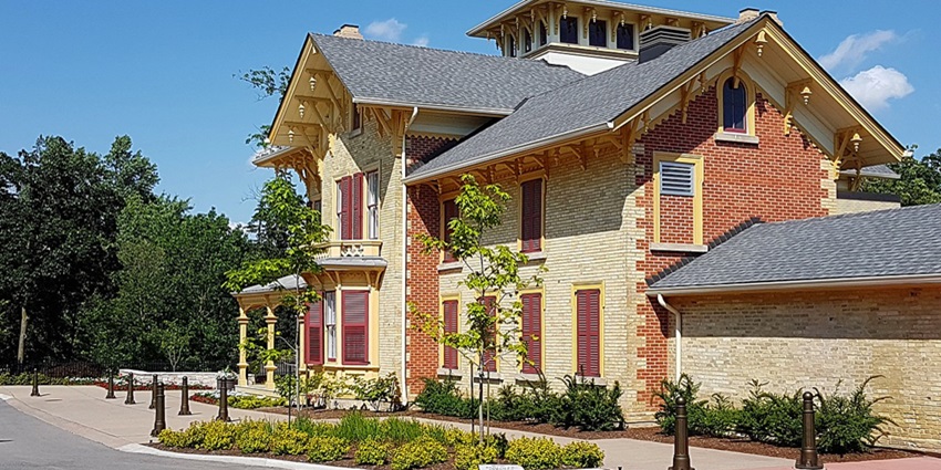 Relax among the floral gardens and walking paths, among the best things to do in Brampton.