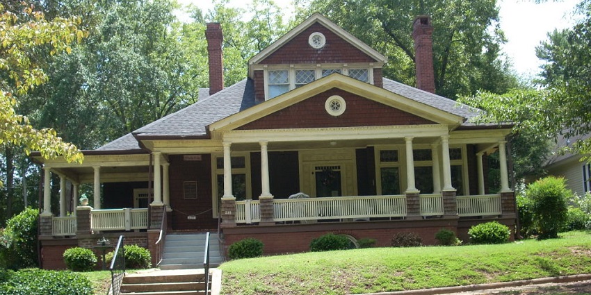 Things to do in Seneca SC include visiting this vintage home filled with local heritage.
