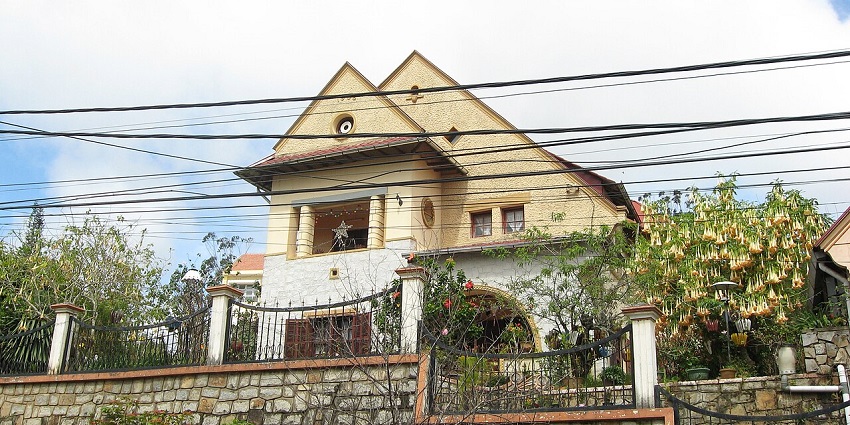 View the 18 Hoang Dieu for unearthed structures and artifacts when you visit Vietnam