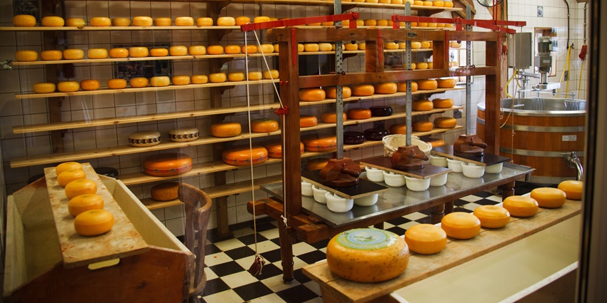 Watch master cheesemakers in action and sample Engelberg’s finest traditional cheese.