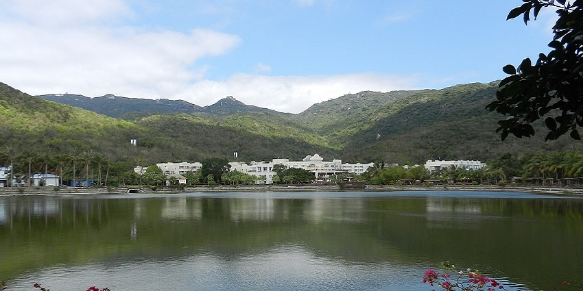Visit Yalong Bay with your loved ones, among popular things to do in Sanya in China.