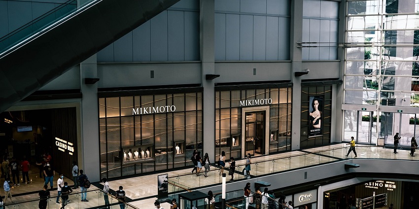 An image showing a shopping centre with stores and walkways, similar to Ezdan Mall Al Wakra.